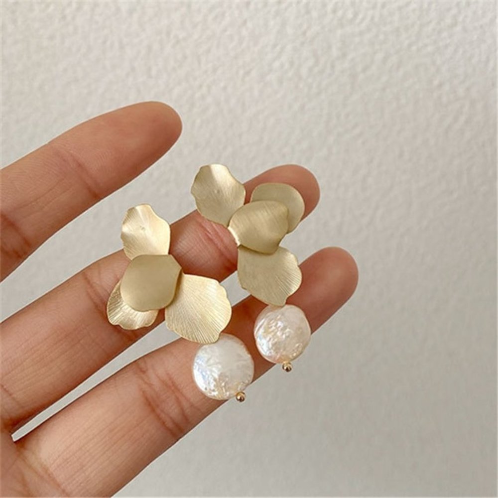 Irregular Retro Metal Petal Pearl Pendant Earrings - Picture 6 of 6